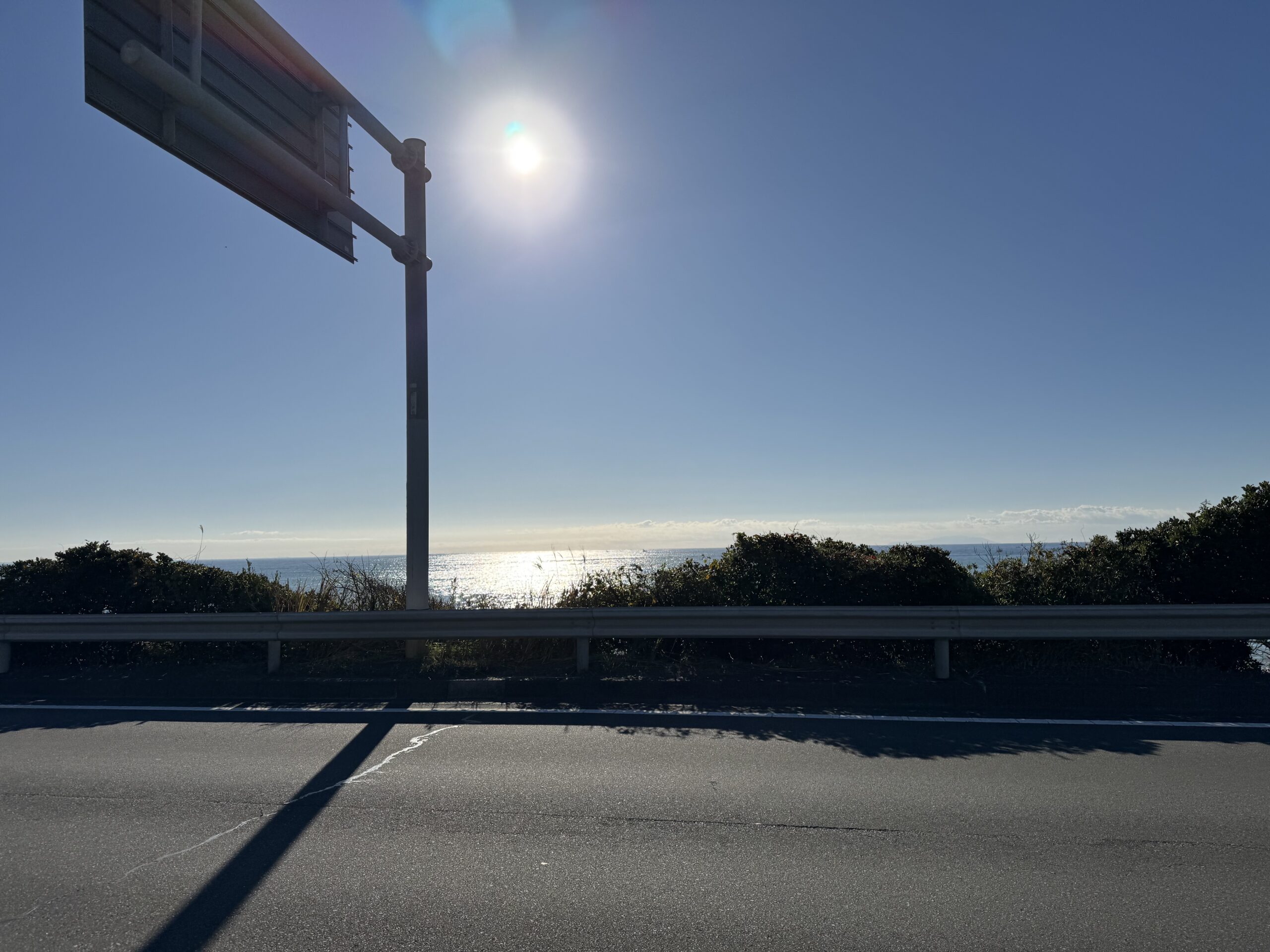湘南国際マラソンで見れるコース上から見た西湘バイパスの風景