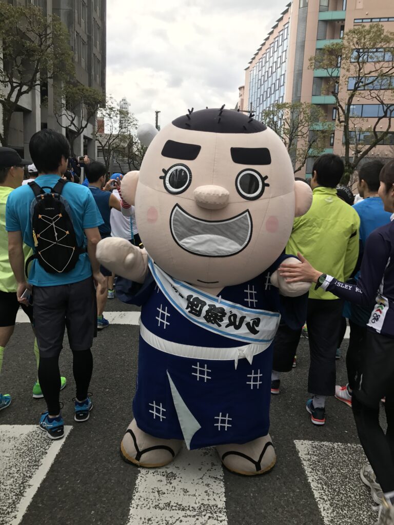 スタート前にご当地キャラクターがお出迎え